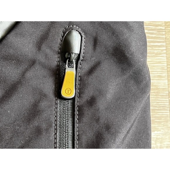 Tumi Tech  14" Notebook Messanger Bag 57212GT - Picture 3 of 12